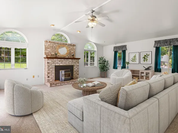 9818 Richlyn Dr, Perry Hall, MD 21128