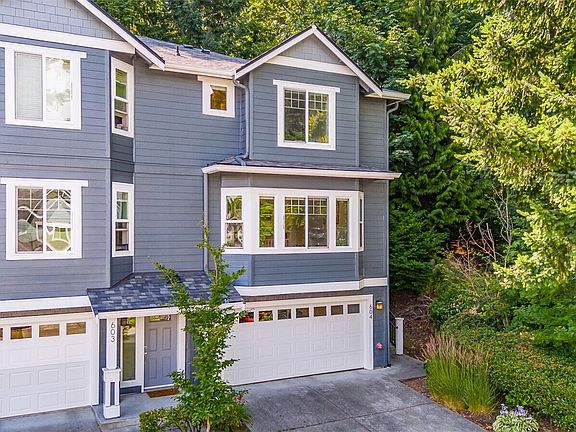 2nd image of 5523 Lakemont Boulevard SE #604