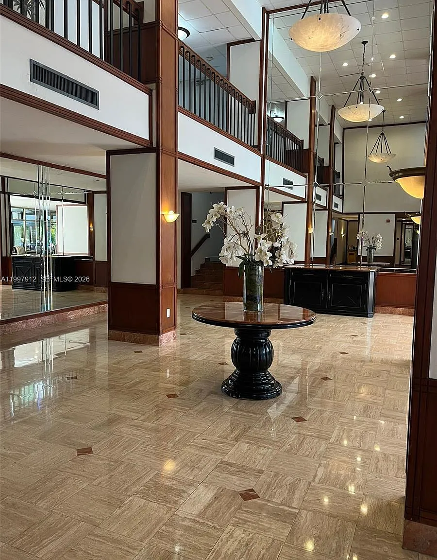 Admirals Port Condo East — Photo 3