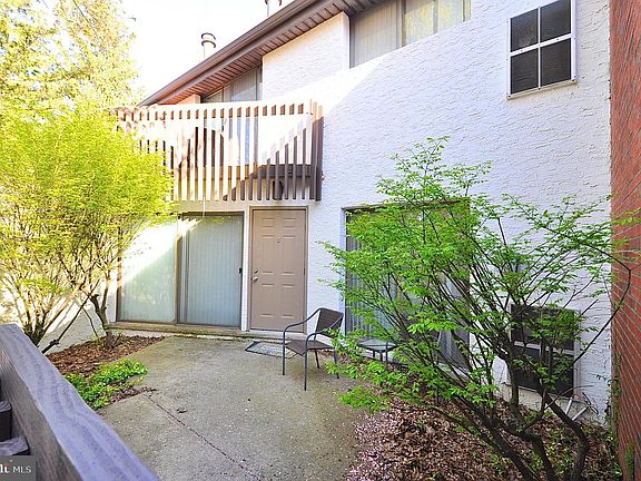 2nd image of 805 Stratford Dr APT 12
