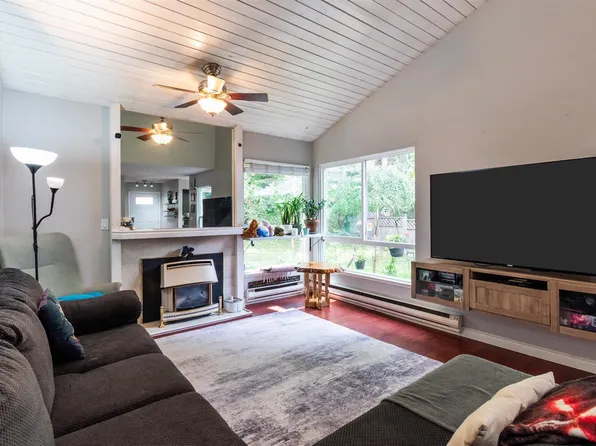 6217 Greenside Dr E, Surrey, BC V3S 5M8