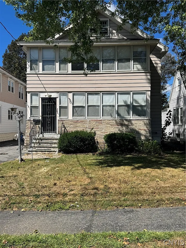 2 bed, 1.0 bath, 1144 sqft, $1,800 — Photo 1