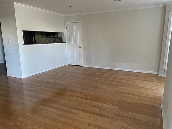2nd image of 8 Society Hill Dr N