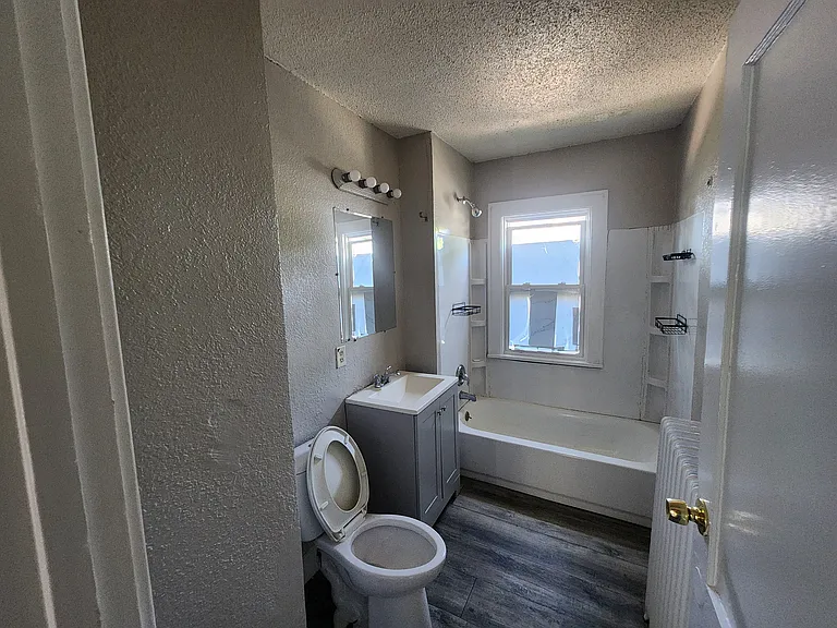 4219 7th St NE — Photo 22