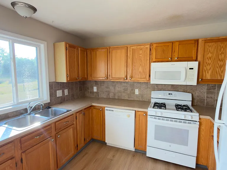 4441 Hillrise Ct NE — Photo 5