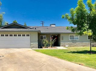 2136 N Woodridge Way, Hanford, CA 93230