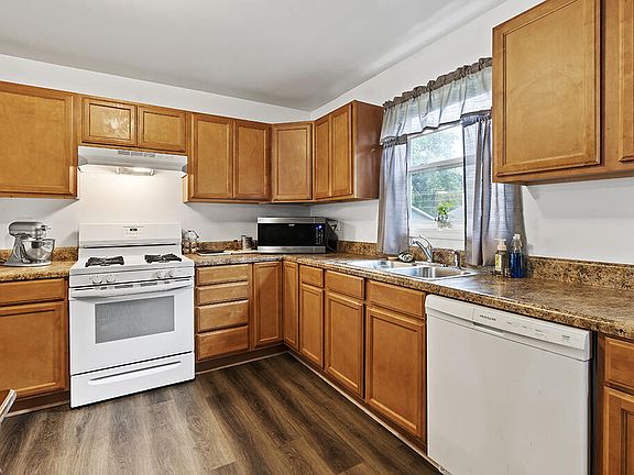 2nd image of 813 Spring St