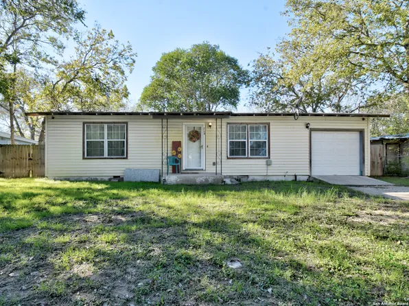 714 S Milam St, Seguin, TX 78155