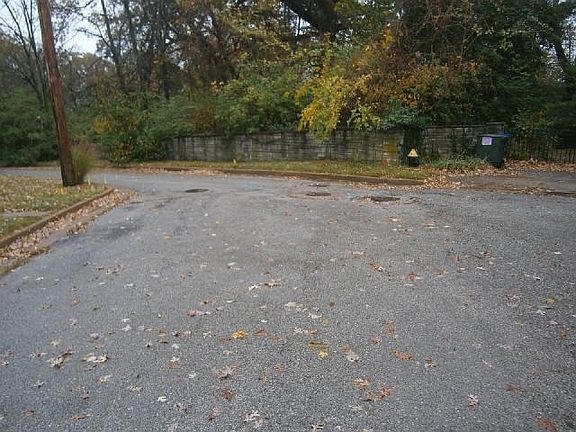 5th image of 317 Lookout Dr