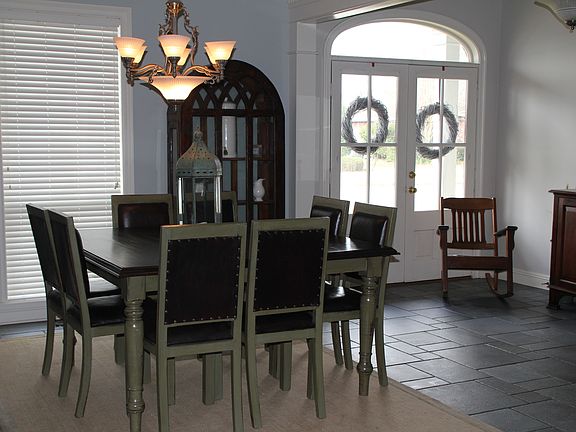 5th image of 202 Longwood Dr