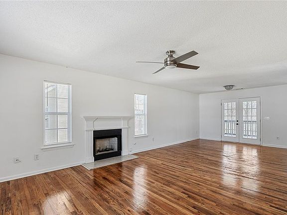 5th image of 6132 Christopher Ter