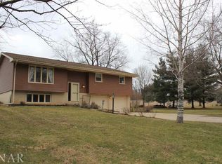 3014 Harvest Hill Ave, Bloomington, IL 61705