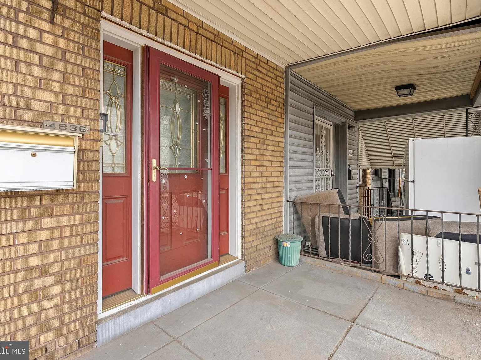 3 bed, 1.5 bath, 1030 sqft, $2,000 — Photo 2