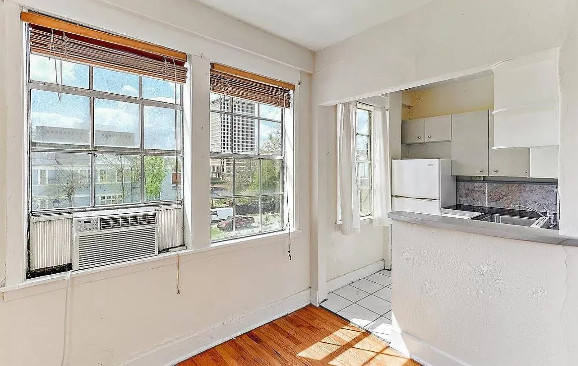 721 N State St — Photo 3