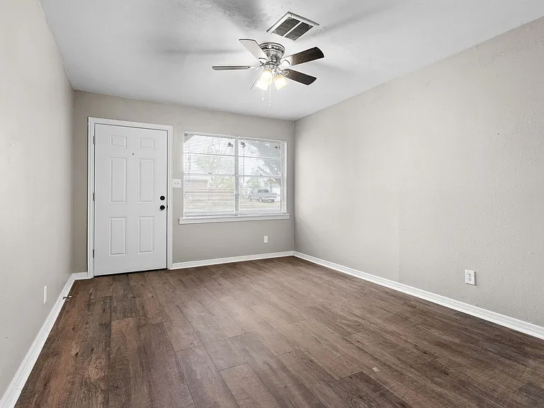110 North Dr — Photo 4