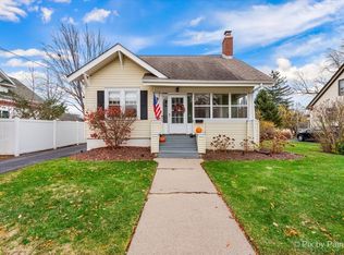 933 Augusta Ave, Elgin, IL 60120