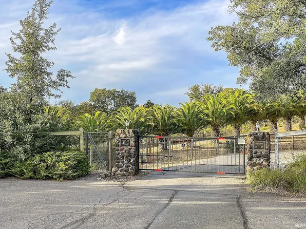 321 Dry Creek Road, Healdsburg, CA 95448