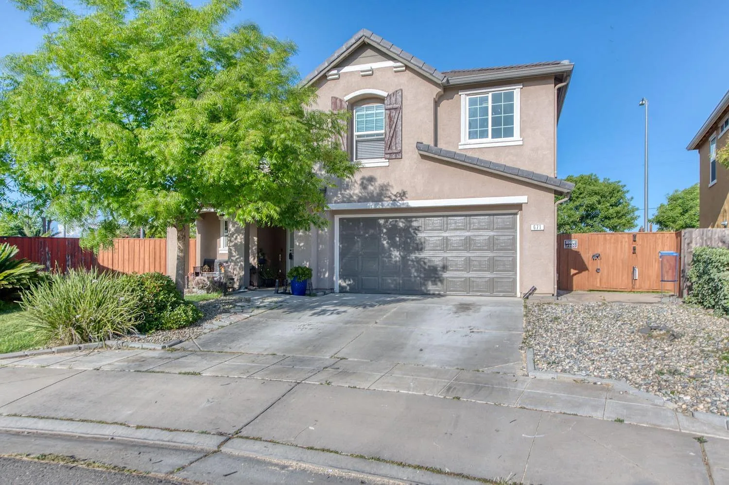 671 Kiwi St photo 1