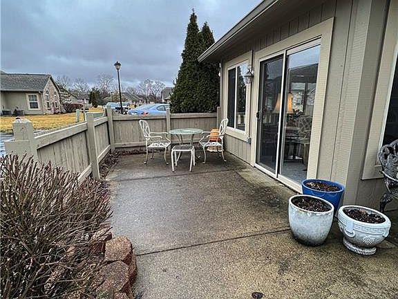 3rd image of 7670 Briarstone Ln
