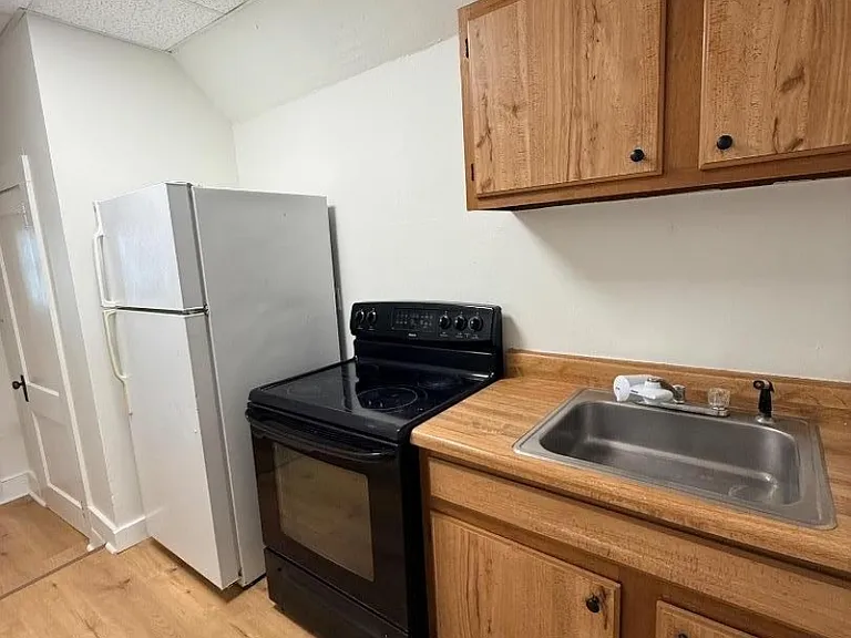100 Main St #6 — Photo 2