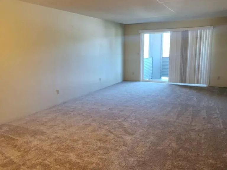 Marine Terrace Apartments — Photo 4