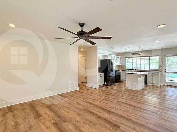 4th image of 2436 E Fairmont Dr