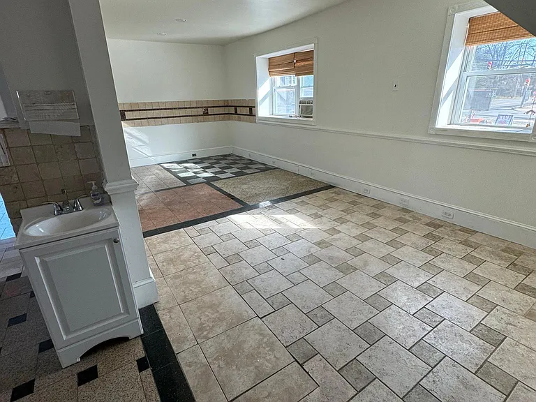 208 W Johnson Hwy — Photo 5