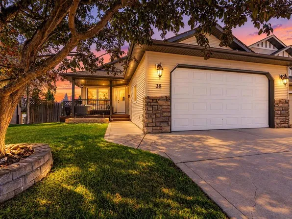 38 E Ivany Close, Red Deer, AB T4R 0A1