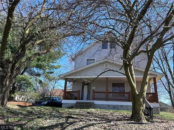 283 6th St, Campbell, OH 44405