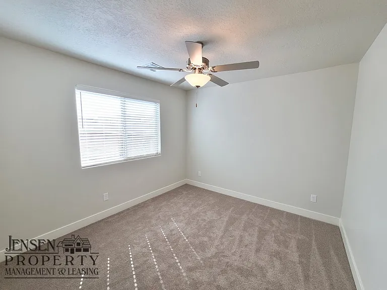 538 N 550 W — Photo 21