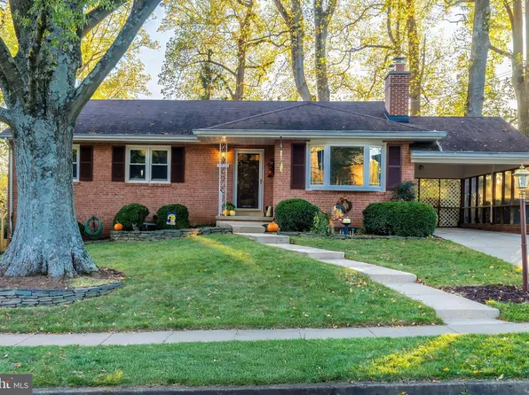 7513 Fairwood Ln, Falls Church, VA 22046