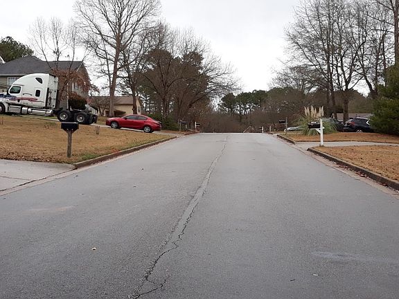 5th image of 231 River Trace Ct