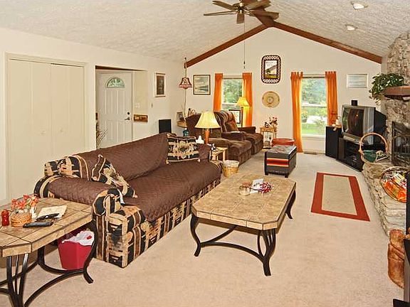5th image of 133 Maplewood Dr