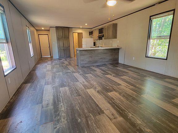 3rd image of 5227 Lake View Dr