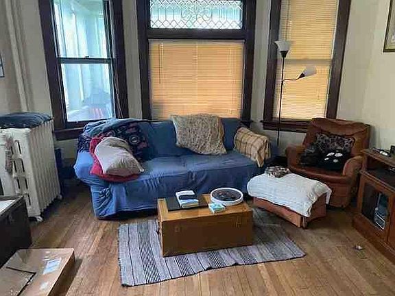 2nd image of 227 Winifred St E APT 1