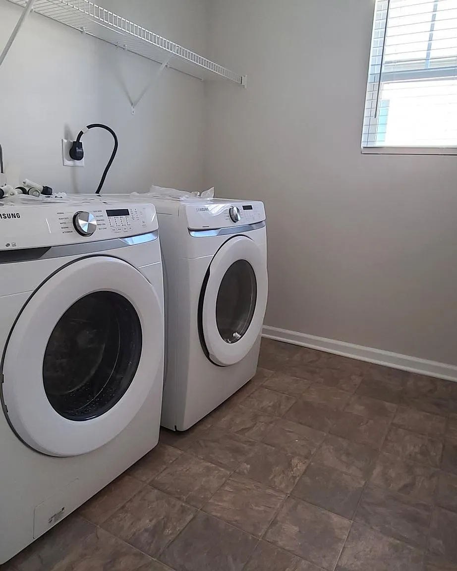 4 bed, 2.5 bath, 2150 sqft, $2,200 — Photo 3