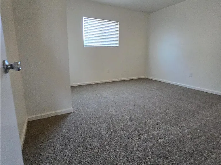 2230 E Beverly Ln — Photo 14