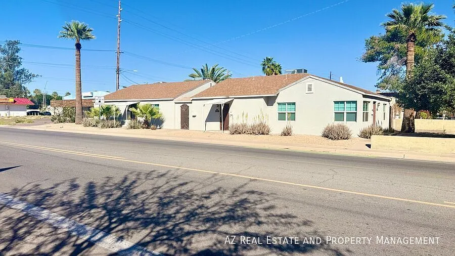 $500 deposit + One month FREE on a 13 month lease!! Stylish Central Phoenix Apartment in a Prime ... — Photo 1