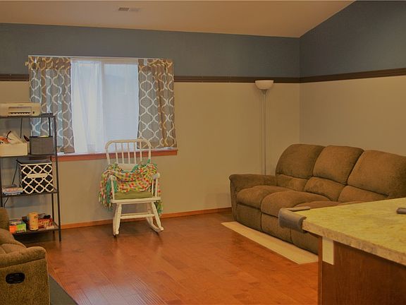 5th image of 109 E Pioneer St