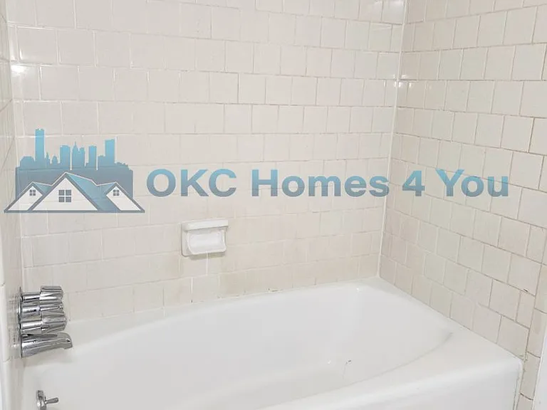 401 SW 63rd Pl — Photo 14