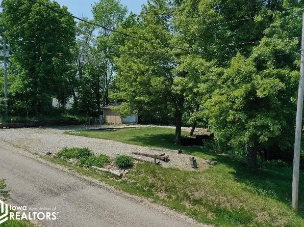 1162-1163 Grant Ave, Brooklyn, IA 52211