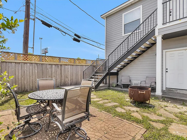 304 Vincent St — Photo 32