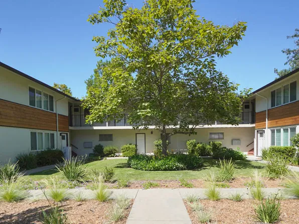 1051 - 1077 Middlefield Road