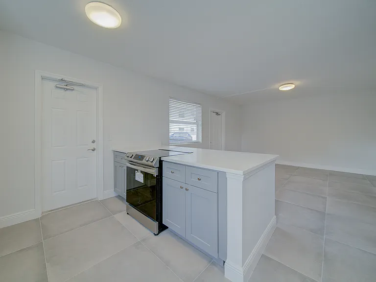 1611 NE 3rd Ave #2 — Photo 8
