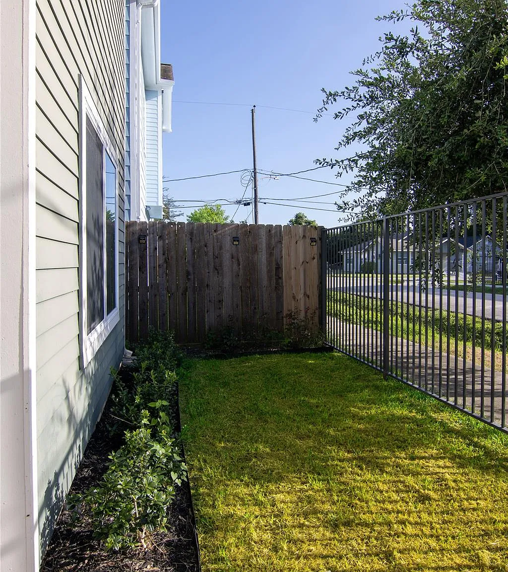 3 bed, 2.5 bath, 1636 sqft, $2,495 — Photo 3