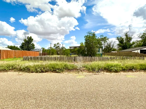 1719 S 5th St, Tahoka, TX 79373