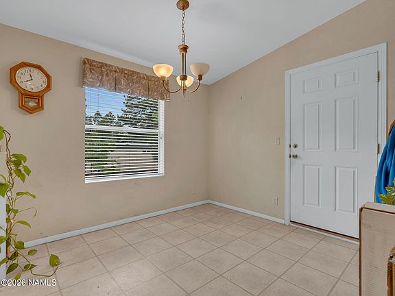 4th image of 465 E Laguna Pl