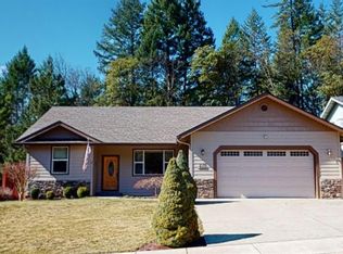 276 Mountain Valley Way, Cave Junction, OR 97523
