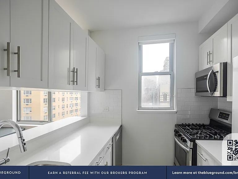 556 3rd Ave #601 — Photo 9