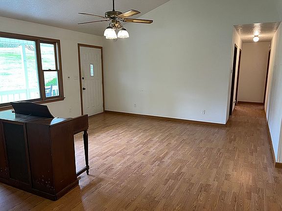 4th image of 126 Dogwood Cir